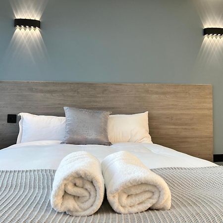Thandi House Heathrow Airport Ashford  Dış mekan fotoğraf