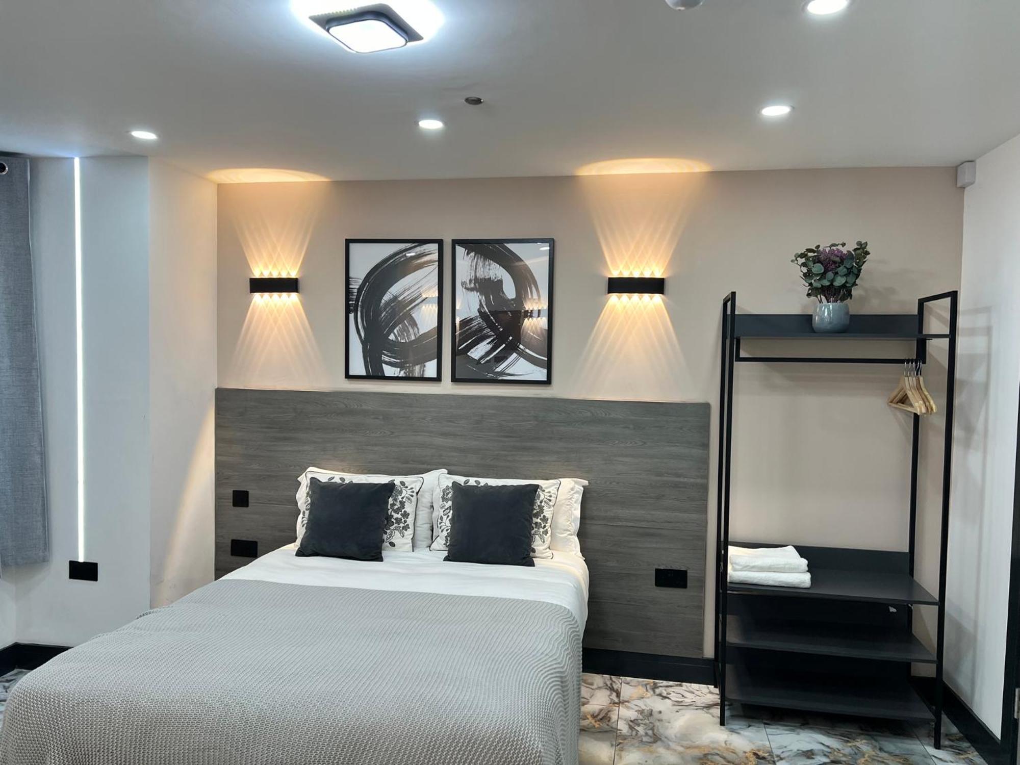 Thandi House Heathrow Airport Ashford  Dış mekan fotoğraf